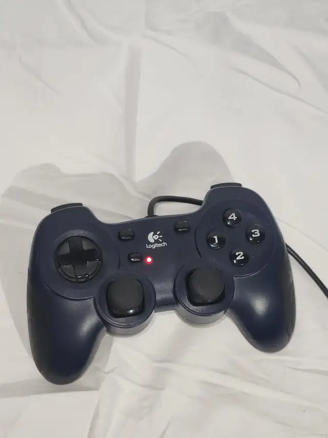 Logitech Dual Action Gamepad USB Game Controller G-UF13A (86324764540184066690123