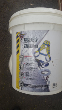 2 Roofers harness and lanyard bucket