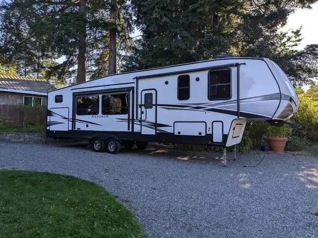 2022 Dutchmen Astoria in Park Models in Comox / Courtenay / Cumberland - Image 2