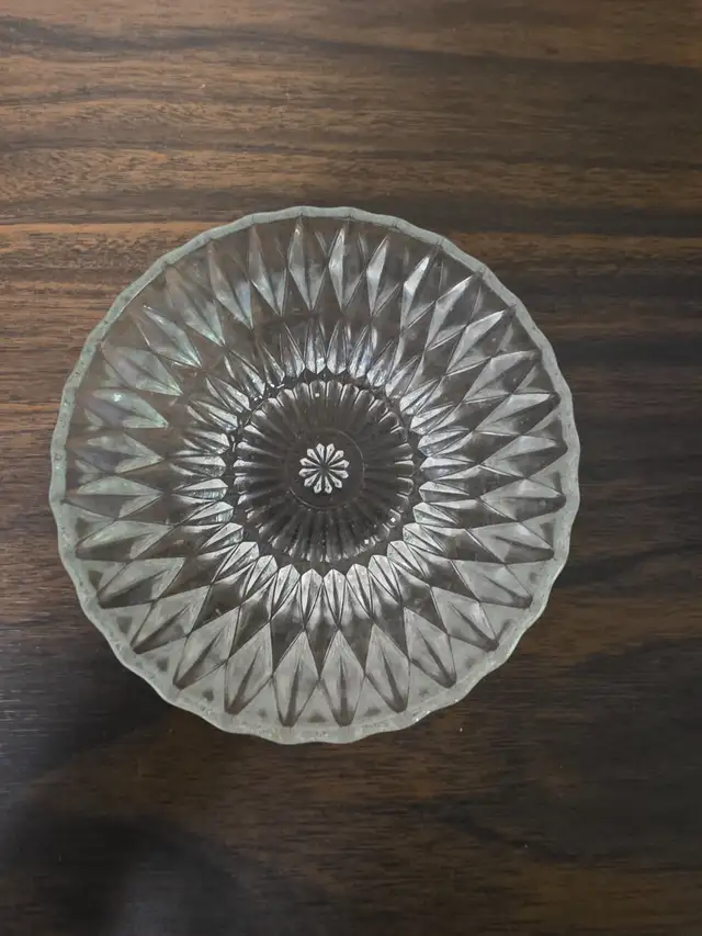 Vintage Duralex Chiseled Glass Dish in Arts & Collectibles in Thunder Bay - Image 4
