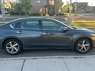 Selling my 2013 Nissan Altima S Fully loaded Navigation Sunroof Bluetooth Heated steering wheel/seat...