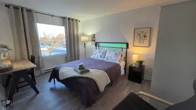 Bienvenue chez vous! À la recherche d’un endroit confortable, près de tous les services et tout incl...