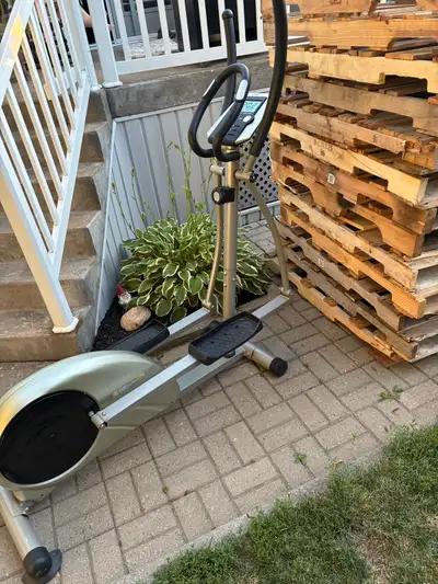 Vélo elliptique Gold's Gym, View more
