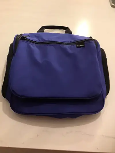 Like New, only used a few times. This hanging toiletry bag has been a customer favourite for years....