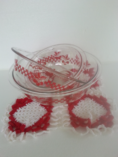 Pyrex Red Cherry/Gingham Checkered Clear Nesting Mixing Bowls in Kitchen & Dining Wares in City of Toronto - Image 5