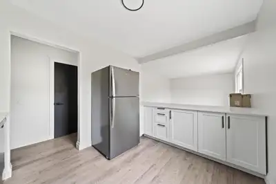 2 bed 1 bathroom w Washer/Dryer!