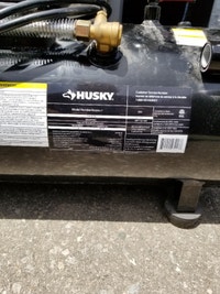 Husky 8 gallon air compressor