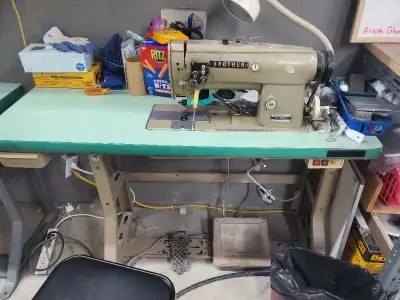 Machine à coudre Brother modèle LT2-B832-3 / Sewing machine Pour pieces / For parts Vient avec le me...
