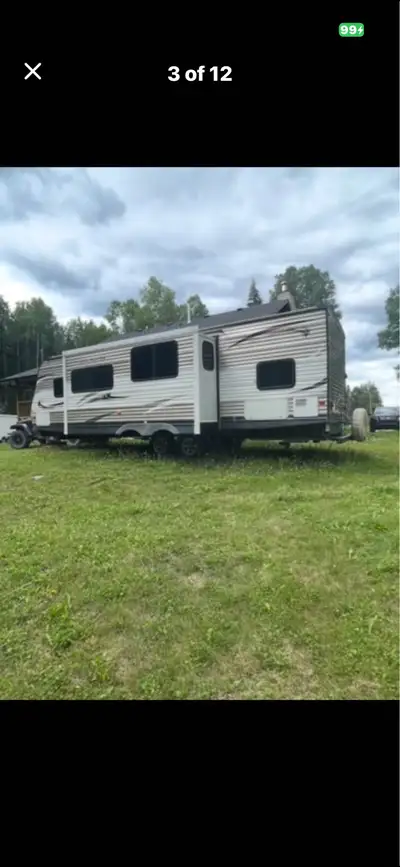 This is a great floor plan with lots of room it has Island kitchen with 2 slides also this trailer s...
