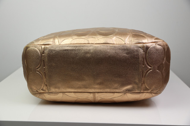 Coach embossed metallic gold handbag in Women's - Bags & Wallets in Gatineau - Image 2