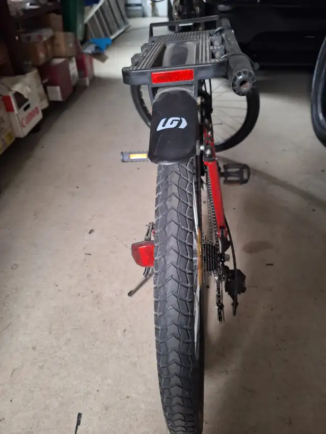 Vélo CCM static roues de 26" , avec  accessoires in Mountain in Saint-Hyacinthe - Image 10