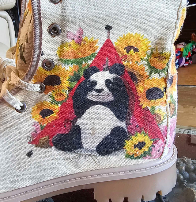 Sz 8.5/9 Ankle Boot Panda Canvas in Women's - Shoes in Cole Harbour - Image 2