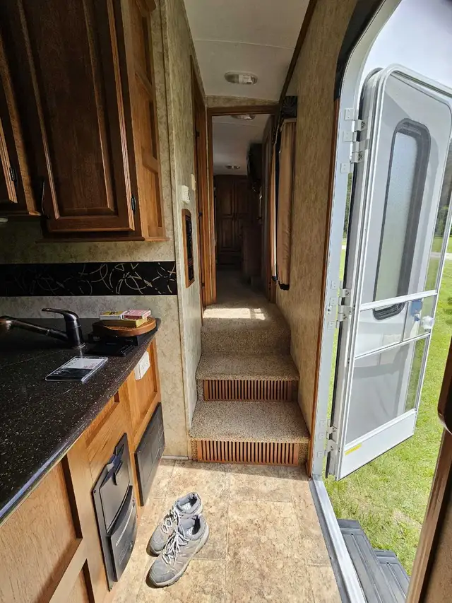 Lakeview RV Lot with 38' Montana 5th Wheel on Lac La Hache in Land for Sale in 100 Mile House - Image 11