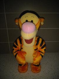 DISNEY MATTEL TALKING  BOUNCING TIGER WINNIE THE POOH