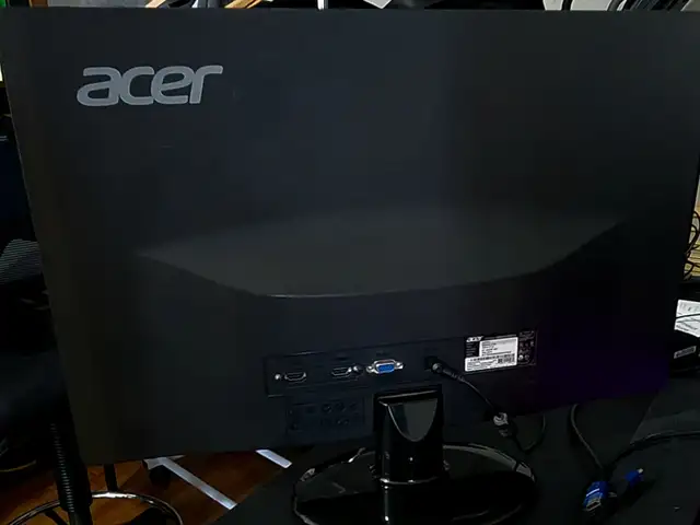 Monitor Acer 23''  * * * * Almost new in Monitors in Gatineau - Image 6