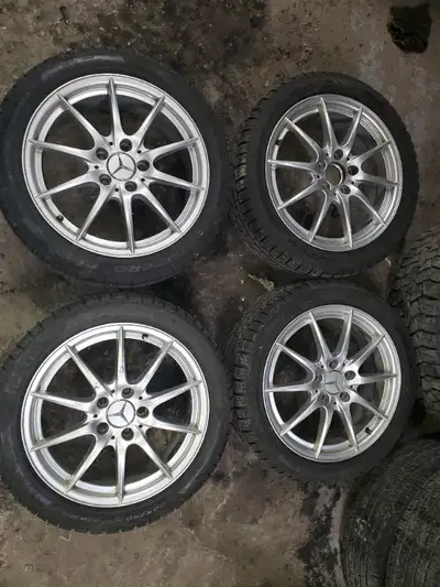 90% tread 205/50R17 PIRELLI WINTER SOTTOZERO 3 RFT W/ Benz Wheel fits Benz ClA250, VW Jetta, Golf