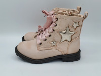 Girls Boots Stars Model Pink Size 12 brand new / bottes filles