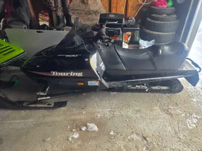 2000 Skidoo Touring 500, 5450kms, reverse, electric start but needs a battery starts easily with pul...