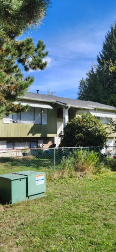 Whole house rental, 3-4 bdrm, 1.5 bath, rec room, $3000. a month plus water utility, 604 322-1934