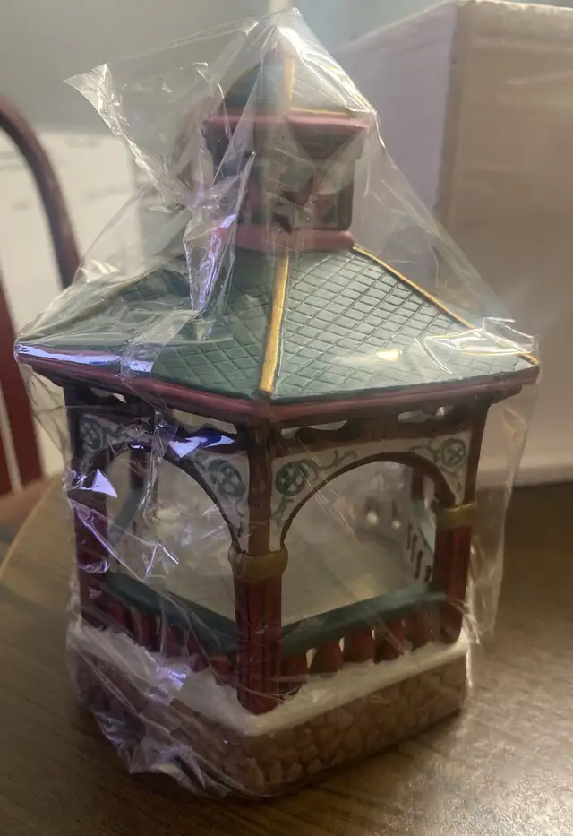 Lemax Gazebo64363357275394121