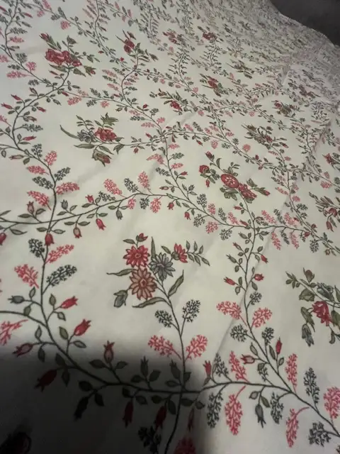 Floral Duvet Cover set - Twin bed in Bedding in Ottawa - Image 5