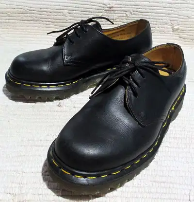 Doc Marten shoes, made in England, size 6.5Cdn Pristine, View more