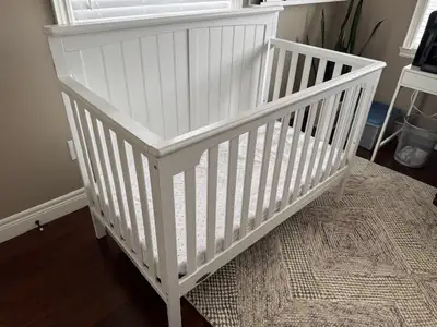 Baby crib and mattress in good condition. There are 3 height levels for the bed