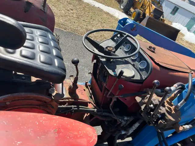 tracteur diésel avec chargeur in Snowblowers in Saint-Jean-sur-Richelieu - Image 5