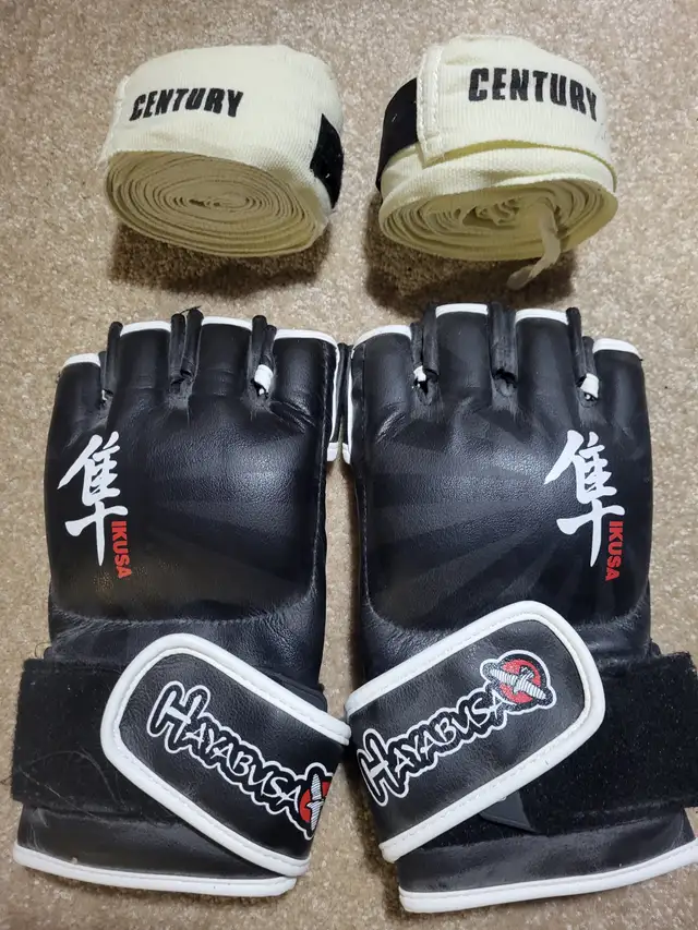 100 LB ROUND ONE TKO HEAVY BAG + STAND + HAYABUSA MMA GLOVES in Exercise Equipment in London - Image 6