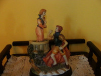 Belle figurine en céramique, joli couple