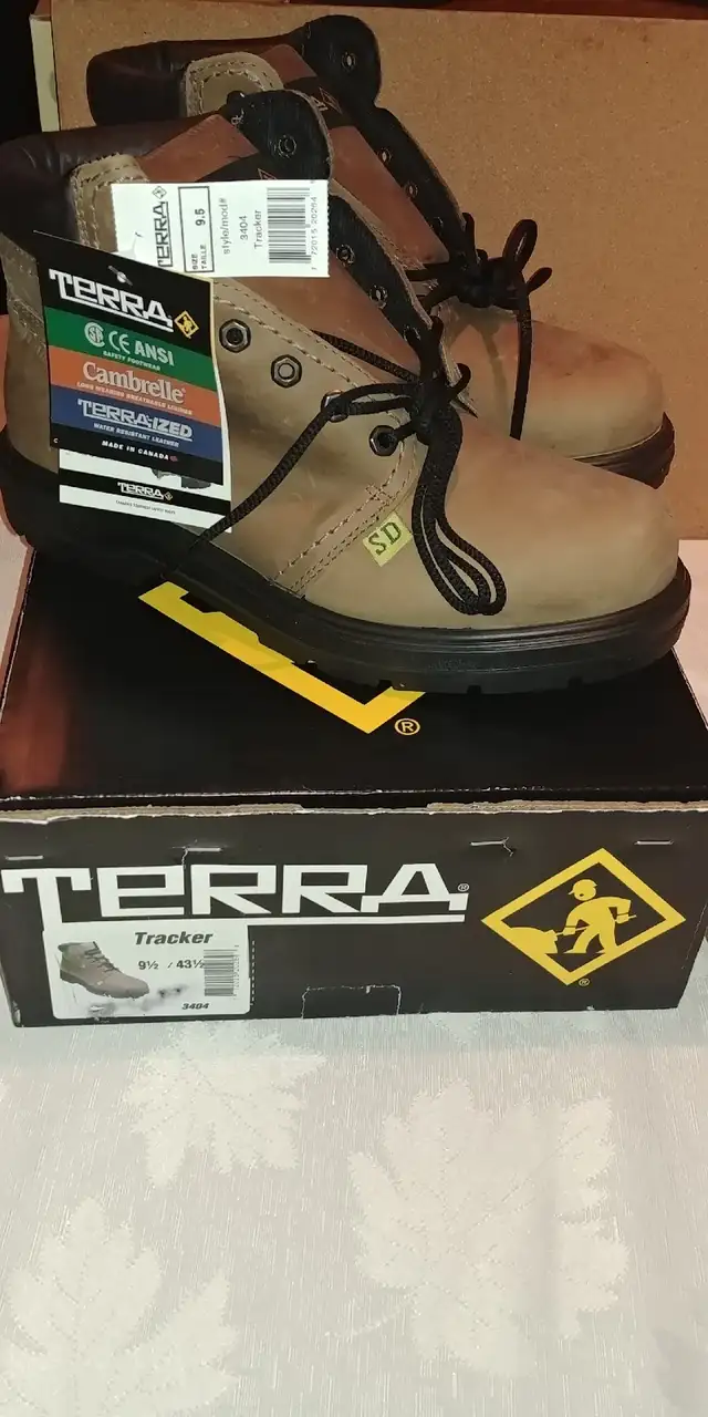 Terra safety boot -water resistant leather + Comfort Zone Insole in Men's Shoes in Calgary - Image 4