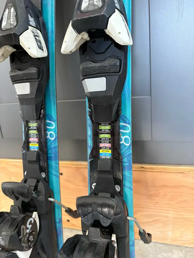 Salomon Lux Jr Skis in Ski in Cranbrook - Image 4