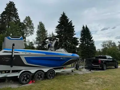 2019 Tige ZX5 Wake/Surf Boat This stunning Tige ZX5 features a Vivid Midnight and Black Metal Flake...
