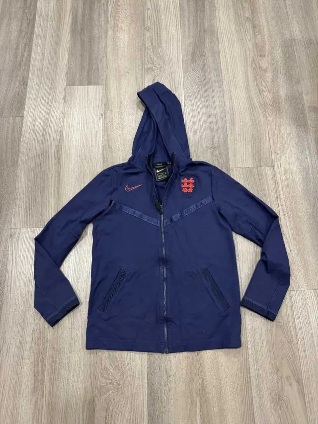 Nike England Soccer Football Zipper Hooded Jacket Youth Size XL in Kids & Youth in City of Toronto - Image 2