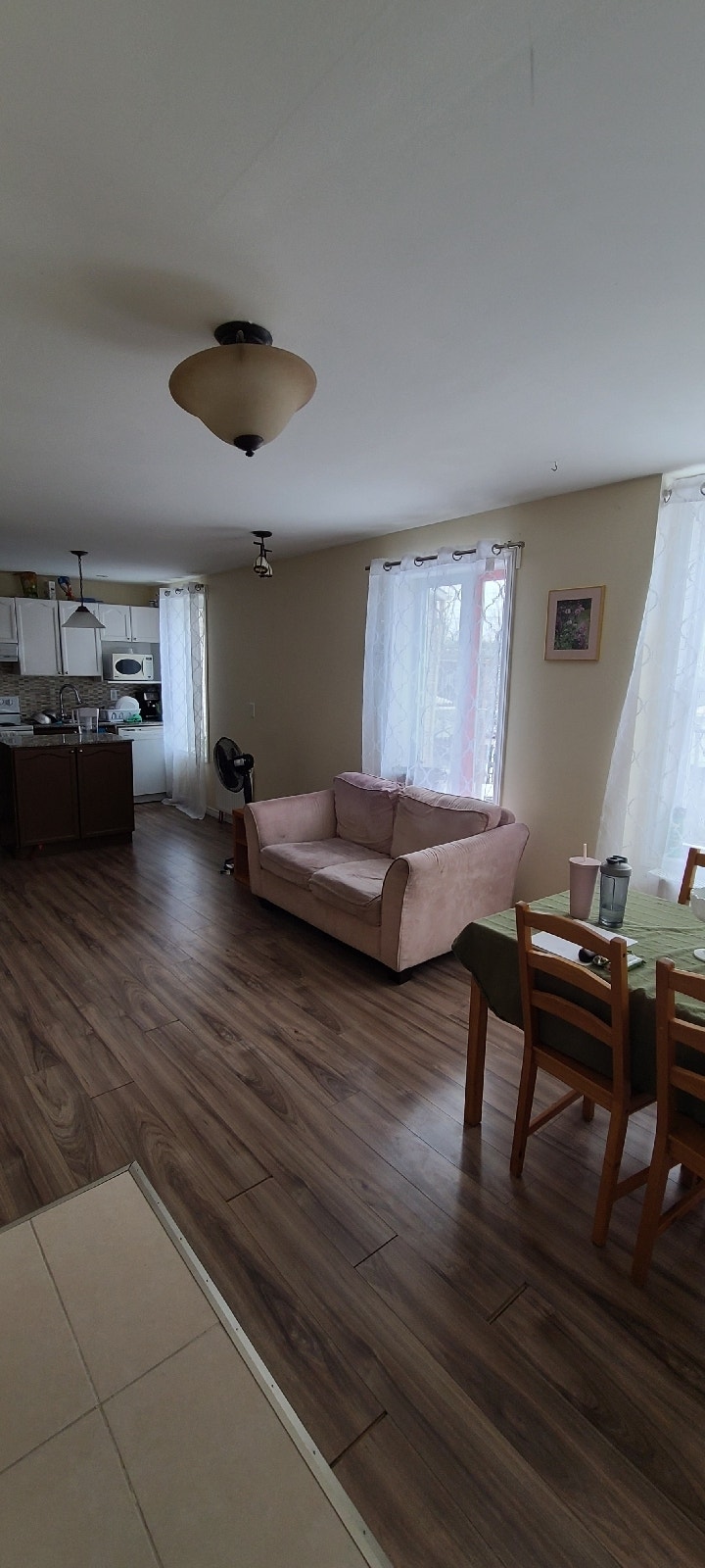 Looking for a Roommate in 2bedroom Vanier apartment Room Rentals