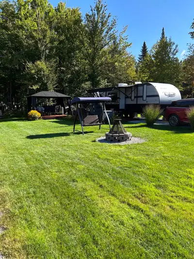 Roulotte 30’ Cherokee 2020 274rk, saisonnier au Camping des Baies à St-Claude face au Lac Boissoneau...