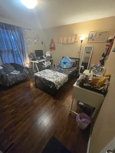Private room Close to conestoga doon college 10 bus walking steps Near to shoppers, tims, esso, doll...