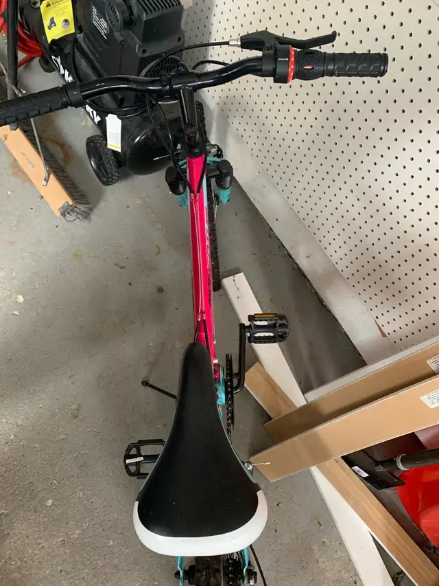 20” mountain bike- 6 shifts  in Kids in London - Image 3