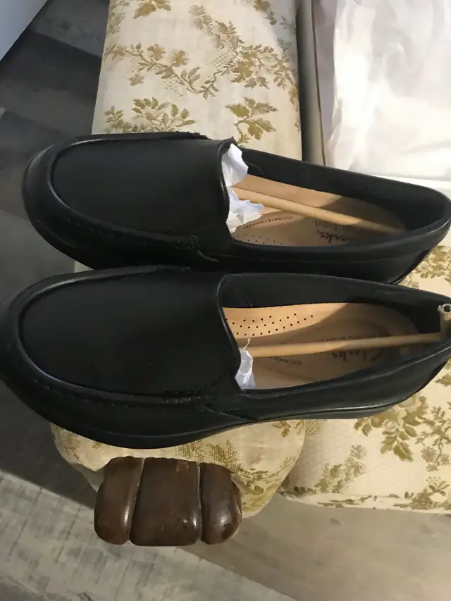 Clarks Ladies Ellowyn loafers size 7.5W in Women's - Shoes in Cape Breton - Image 3