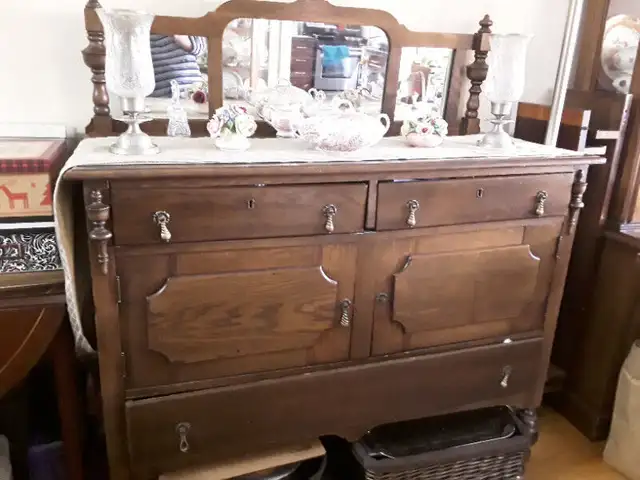 ANTIQUE OAK BUFFET / SIDEBOARD / MIRROR - SALE in Arts & Collectibles in City of Toronto - Image 3