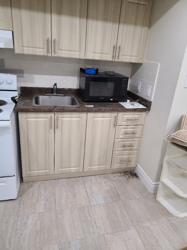1 bedroom legal basement is for rent in brampton Long Term Rentals