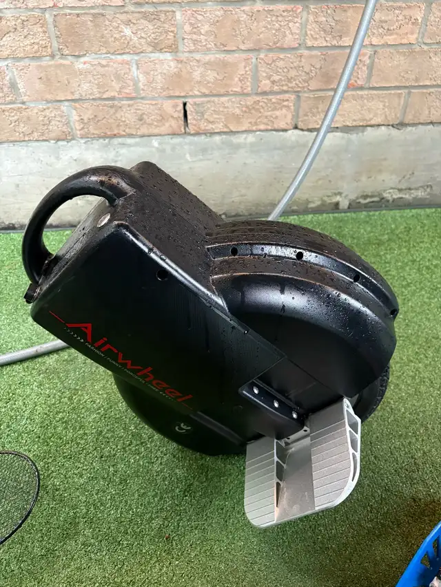 Airwheel. battery powered unicycle. Trade for scooter in Hobbies & Crafts in Barrie - Image 4