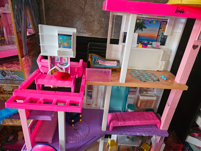 Frozen and Barbie Dollhouse in Toys in Edmonton - Image 2