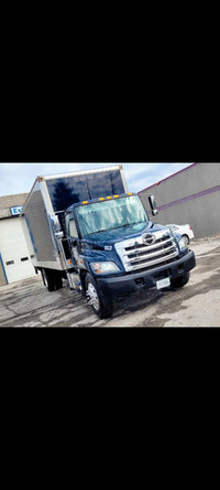 2017 Hino 338 24ft box truck
