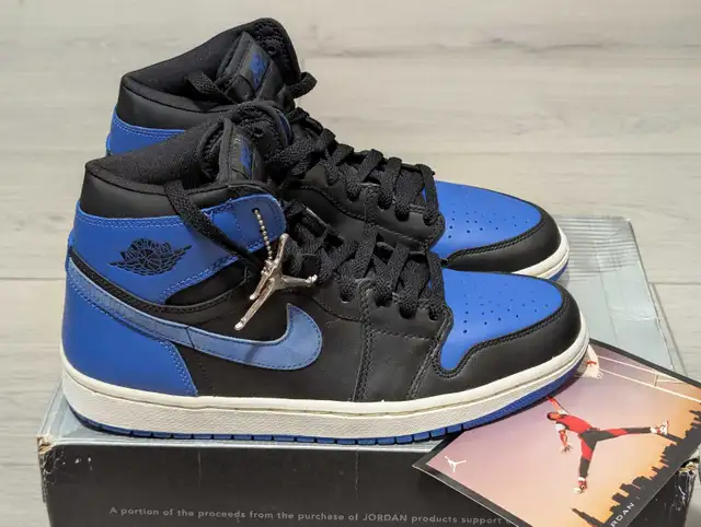 DS Nike Air Jordan "Royal" 1 High - 2001 - Size 9 in Men's Shoes in Mississauga / Peel Region - Image 2
