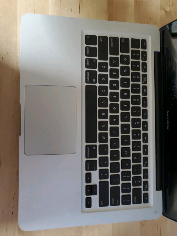 Like New Condition Macbook Pro 13 mid 2010 with new battery in Laptops in City of Toronto - Image 4