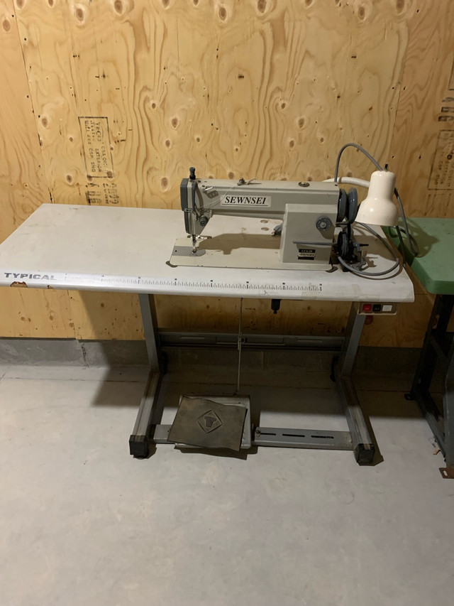 Sewing Machine for sale  in Other Business & Industrial in Oshawa / Durham Region - Image 2