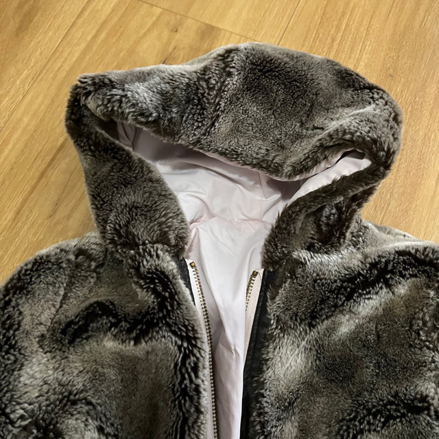 Faux fur coat 18-24m in Clothing - 18-24 Months in Mississauga / Peel Region - Image 2