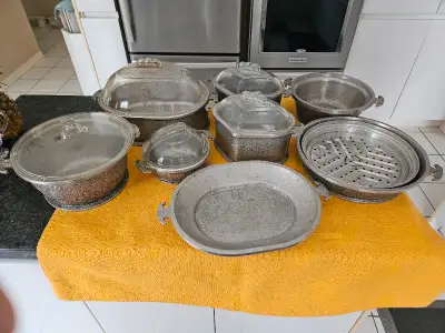 Batterie de cuisine exceptionnelle vintage "Guardian Service". 14 mcx dont 5 avec couvercle en verre...