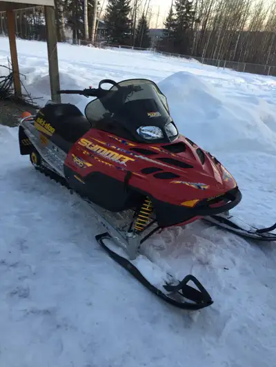 2002 skidoo summit 700. 8000kms. The sled is registered, has pull start, reverse, and heated grips....